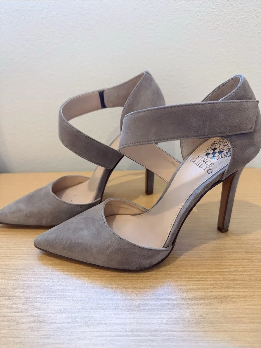 Vince Camuto Women’s Gray Suede Pointed Toe Ankle Strap Pumps Heels Size 5.5